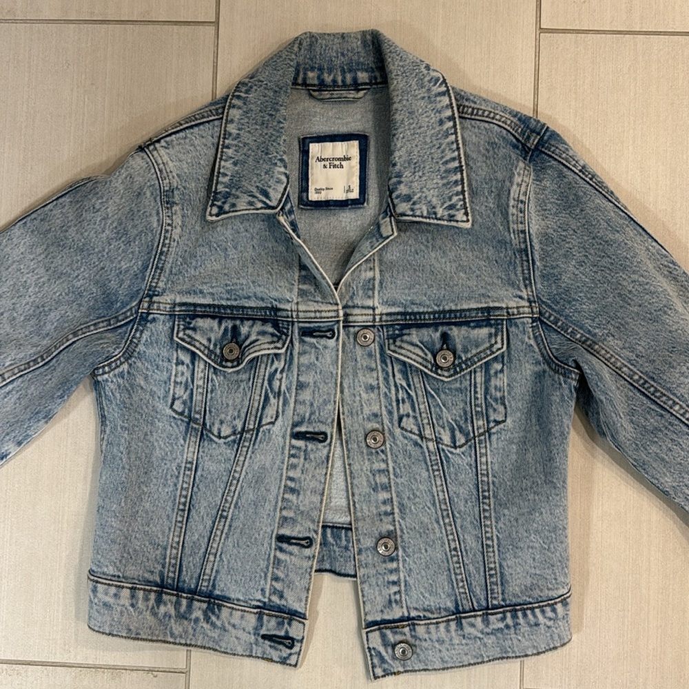 Abercrombie 80s denim jacket, size S, color medium wash